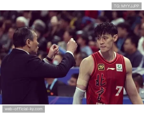 北京首钢凭借十一人轮换体系击败四川 展现深度阵容战术优势